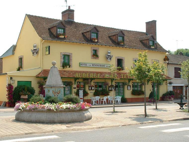 Logis Auberge A La Tete De Lard La Ferté-Imbault Exterior foto